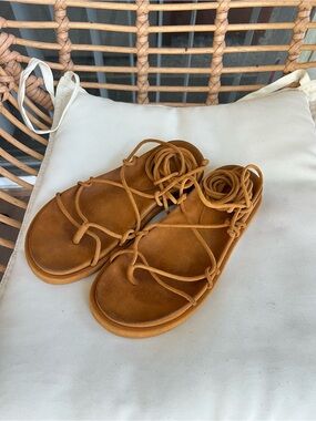 Porte & Paire Camel Tan Suede Gladiator Sandals
